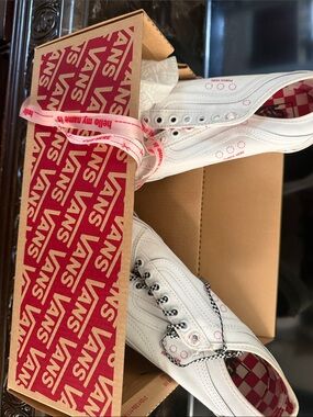 Vans Women’s White Sneakers with Pink Checkerboard Lining
